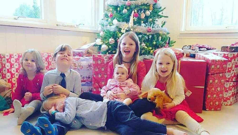 EN GLAD GJENG: Isabell, Emilian, Matheo, Bettina, Ayleen og Emilie elsker julen.