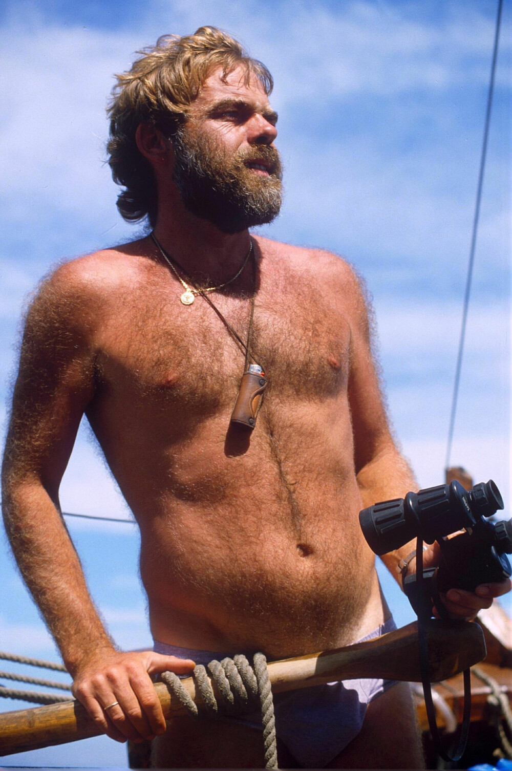 <b>EVENTYREREN:</b> Ragnar Thorseth i kjent positur, på Saga Siglar ved havna i Sydney i 1985.