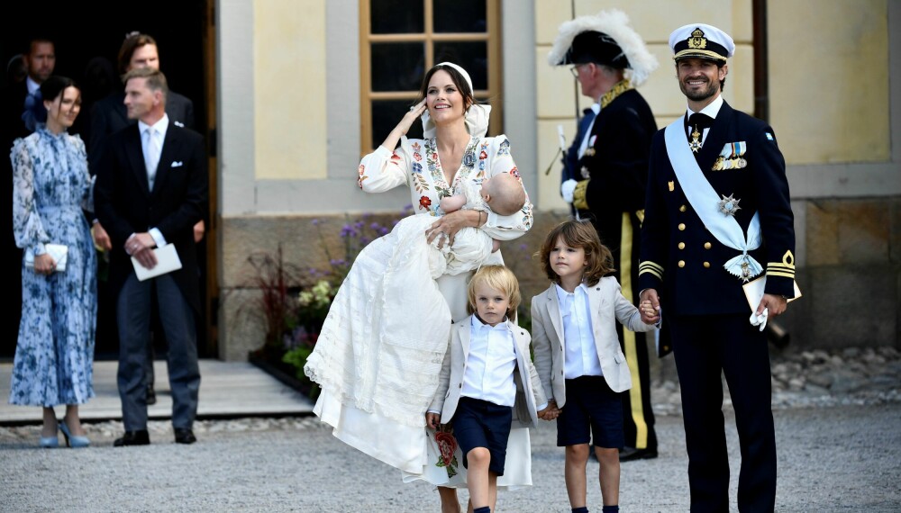 <b>FA­MI­LIE PÅ FEM:</b> Prin­ses­se So­fia med prins Julian på ar­men, prins Gabriel, prin­s Alexander og prins Carl Philip.