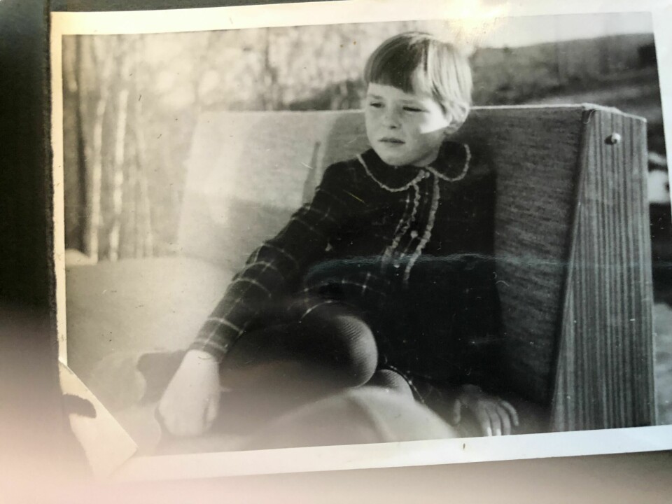 UPROBLEMATISK BARNDOM: Wenche vokste opp i landlige omgivelser i Lommedalen, en kort kjøretur fra Oslo. Og stortrivdes der, med storfamilien rundt seg, selv om det hendte at hun ble ertet: – Jeg husker at jeg kom hjem til mor og far fortalte at noen hadde sagt jeg var tjukk. Da sa de: «Du er ikke tjukk, du er kraftig.» Og det syntes jeg var kjempefint, sier hun.