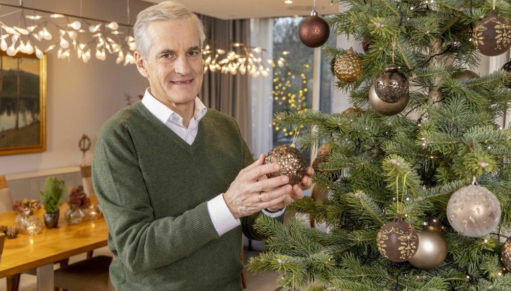 <b>PYNTET OG KLART:</b> Jonas Gahr Støre setter stor pris på julehøytiden. Statsministerboligen ble tidlig pyntet i år, og i julen skal den nærmeste familien samles for å feire her.
