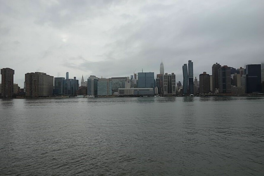 FJERNET SPOR: Flere av ofrene ble dumpet i New Yorks East River. Herfra hadde seriemorderen rask adgang fra sitt hjem på Long Island.