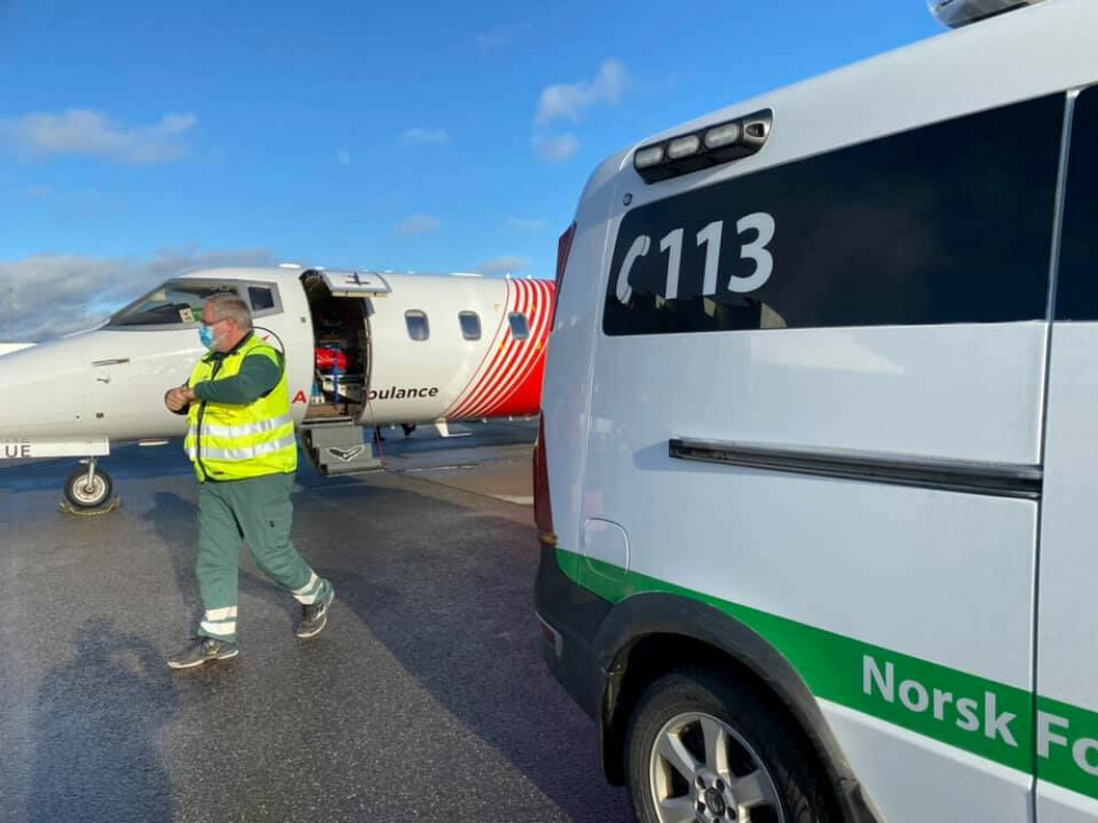 <b>PARAT:</b> Guttorm Skovly og Norsk Folkehjelp Hadeland stiller opp når det trengs, ikke bare under lete- og rednings­aksjoner, men også ved ambulanse­transport som her.
