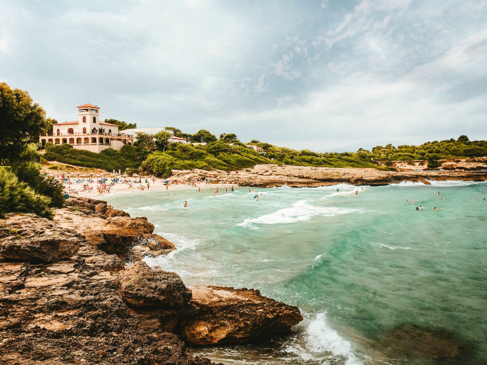 <b>VINTERFERIE HER?</b> Alcudia ligger ved Mallorcas lengste sandstrand. Strendene her er langgrunne, og derfor populære blant barnefamilier.