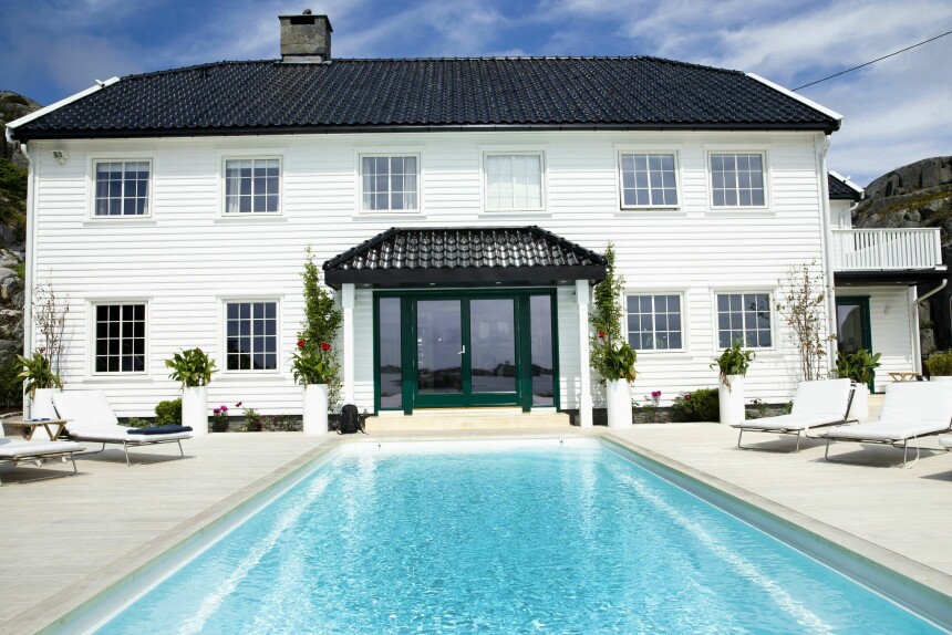 NYOPPFØRT BASSENG: Kampedalen er i privat eie, og våren 2021 fikk eieren tillatelse til å oppføre dette midlertidige svømmebassenget i forbindelse med TV-innspillingen.