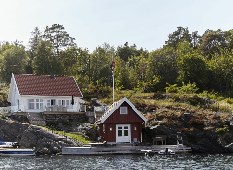 HYTTE VED SJØEN: En hytte som ligger ved sjøen kan med fordel legges ut for salg fra påske og frem til høstferien. Illustrasjonsfoto: Per Erik Jæger
