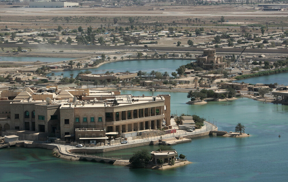 <b>AL-FAW:</b> Saddams palass like ved flyplassen i Bagdad. Bygningen huser i dag det amerikanske universitetet i storbyen.