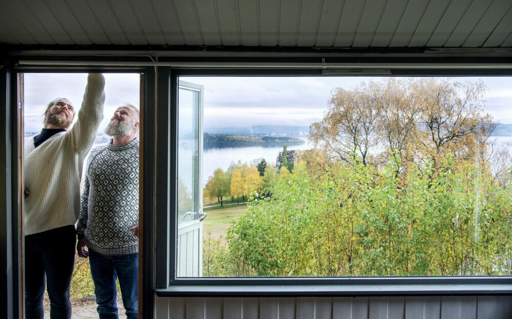 <b>FELLESPROSJEKT:</b> På hytta på Inderøy skal far og sønn fikse og ordne, snekre og nyte den fantastiske utsikten, langt unna rampelyset.
