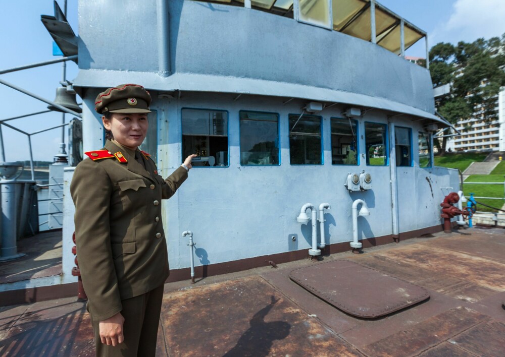 <b>TRIUMF:</b> Det nordkoreanske regimet viser gladelig frem USS «Pueblo». 