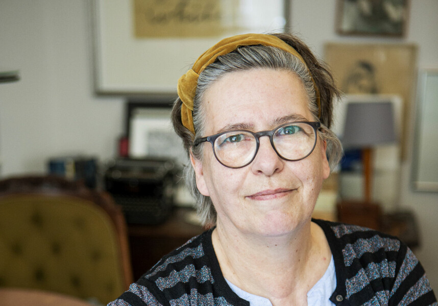 FOR SENT: – Min avdøde mann var journalist og ante at det lå en god historie i min fortid, så han forsøkte i mange år å få meg til å lete etter mine røtter. Dessverre døde han i 2019 og fikk ikke med seg avslutningen, men han ville ha elsket historien, sier Kamma.