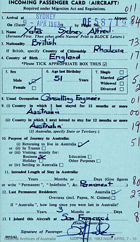 <b>LEDETRÅD:</b> Et så­kalt «In­com­ing pas­sen­ger card» som vi­ser at fa­mi­li­en Yates im­mi­grer­te til Au­stra­lia. 