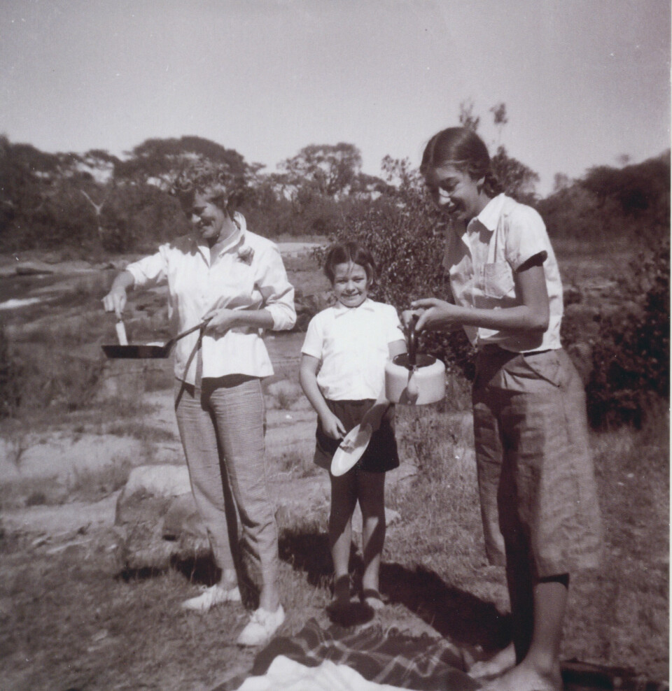 FAMILIEVENN: Anna var en god venn av Sydney og hans familie. Her er hun sammen med Kammas to halvsøstre, Deborah og Jacqueline.