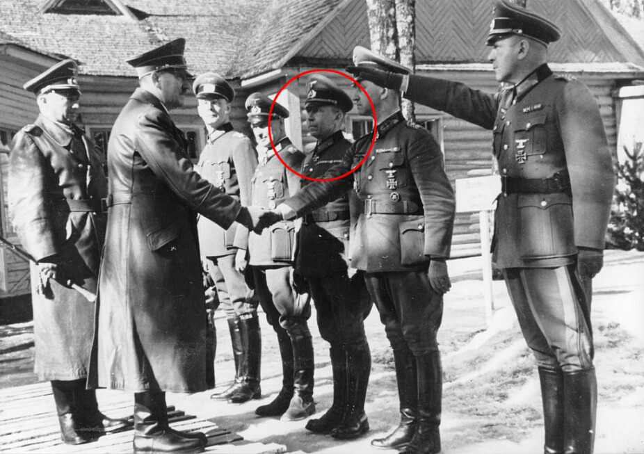 TAKTISK BRÅKMAKER: Generaloberst Gotthard Heinrici, til venstre for Walther Weiss som håndhilser på Adolf Hitler, nektet å melde seg inn i nazi­partiet og trosset glatt Hitlers ordre når han anså dem for militærstrategisk gale.