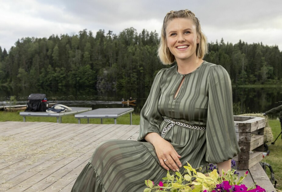 <b>TRYGG:</b> «Farmen kjendis»-programlederen og idrettsutøver Tiril Sjåstad Christiansen forteller at det å bli mor har gjort henne tryggere i rollen som programleder.