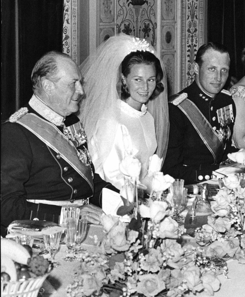 SPÅDOMMEN: Da hun var tolv år, ble dronningen spådd i kort av morens venninne. Der lå det oppsiktsvekkende antydninger som siden skulle vise seg å stemme forbløffende godt.