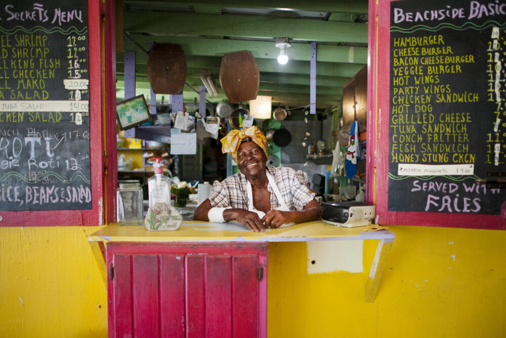 <b>MATBIT:</b> Godt krydret mat og gjestfrihet venter på Naomi's Little Secret på Tortola. Foto: Karin Wimark
