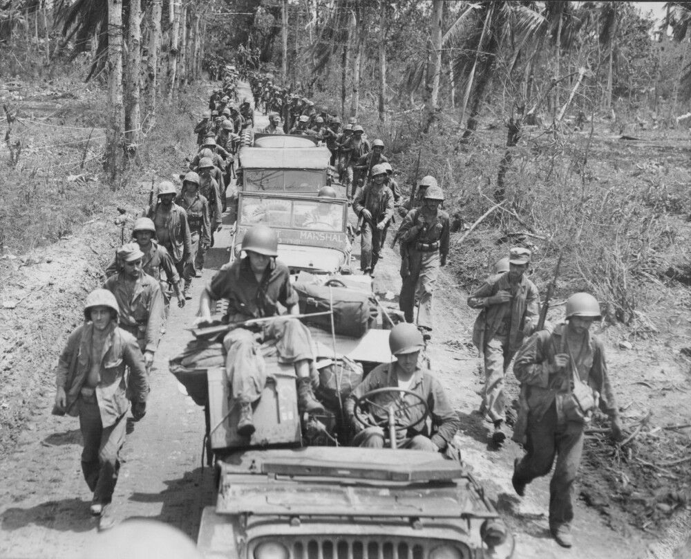 <b>FRYKTEN:</b> Etter å ha slått japanerne i slaget på Guam startet amerikanerne en intens jakt på japanske soldater i jungelen. Et stort antall krigs­fanger ble tatt, men Shoichi Yokoi klarte å holde seg unna.