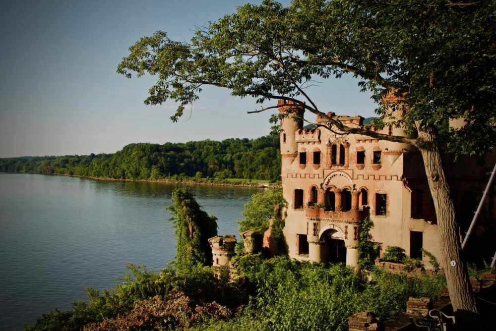 <b>PADLEMÅL:</b> Bannerman›s Castle er en populær turist­attraksjon på Bannerman Island ved Hudson River, 90 kilometer nord for New York. Det var også hit Angelika Graswald overtalte kjæresten til å bli med på kajakktur.
