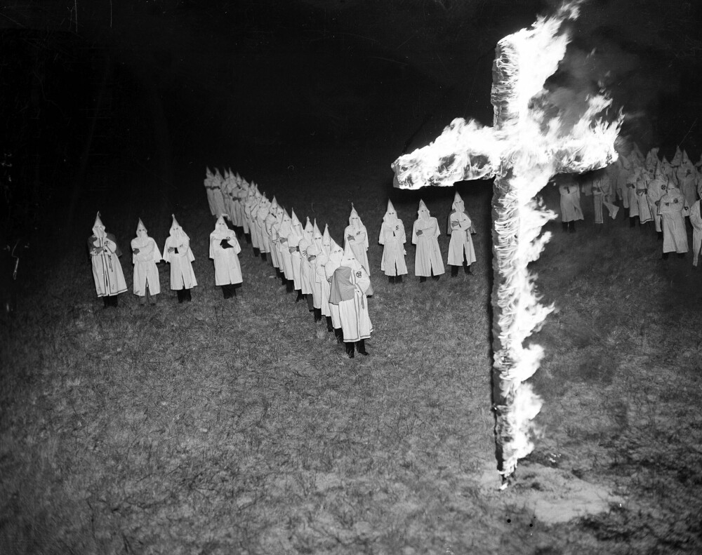 <b>KLANEN:</b> Ku Klux Klan hadde gjenoppstått i 1915 og ble en viktig bidragsyter for Borglum. Han deltok selv på deres møter.