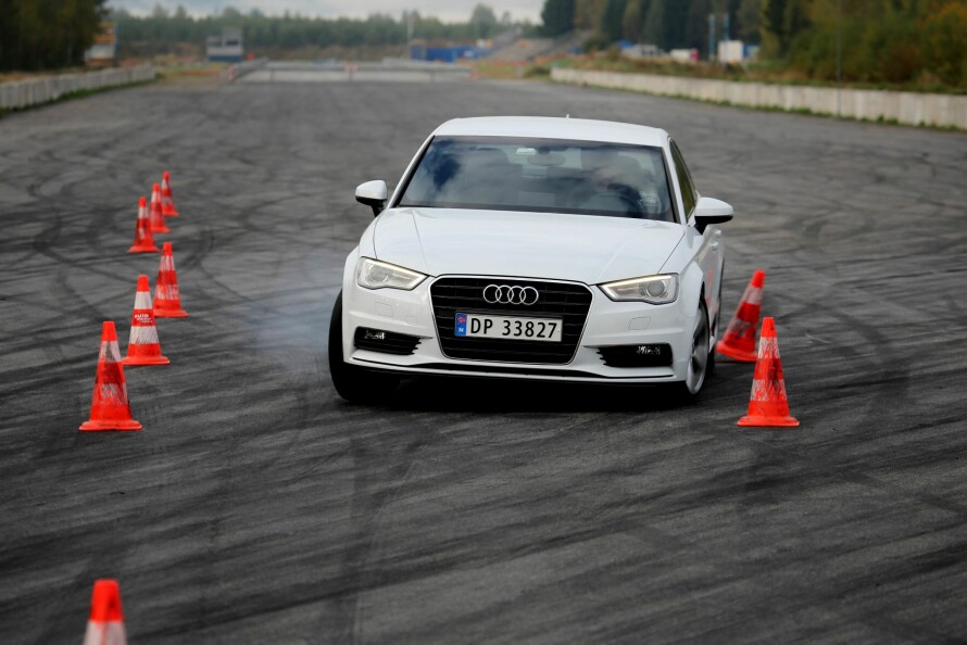 STØDIG SUKSESS: Den forrige Audi A3 var første bil ut i Norge på den gode MQB-plattformen i 2021. Med riktig motor er den gøyal og kjøre, og har premiumfølelse i interiøret.