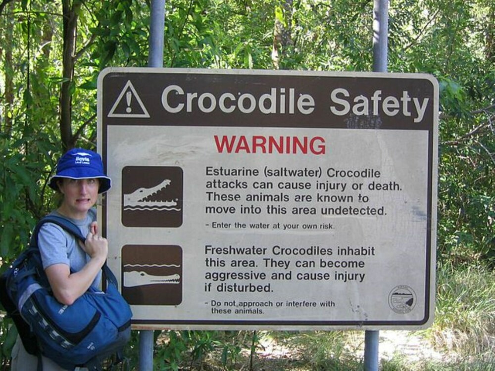 <b>ADVARES:</b> Advarselsskilt som dette er vanlige i Australias Northern Territory. Flere turister har blitt angrepet etter å ha badet i kulper eller elver de trodde var krokodillefrie. – Lytt alltid til råd fra lokale, anbefaler krokodille­ekspert Grahame Webb.