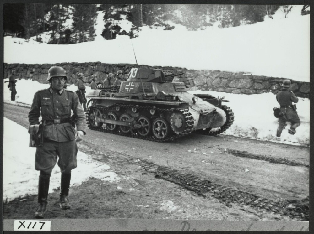 <b>TUNGT UTRUSTET:</b> Tyskerne hadde stridsvogner, første­klasses våpen og luftstøtte da de rykket frem i Begnadalen. Men norske styrker bet forbløffende godt fra seg.