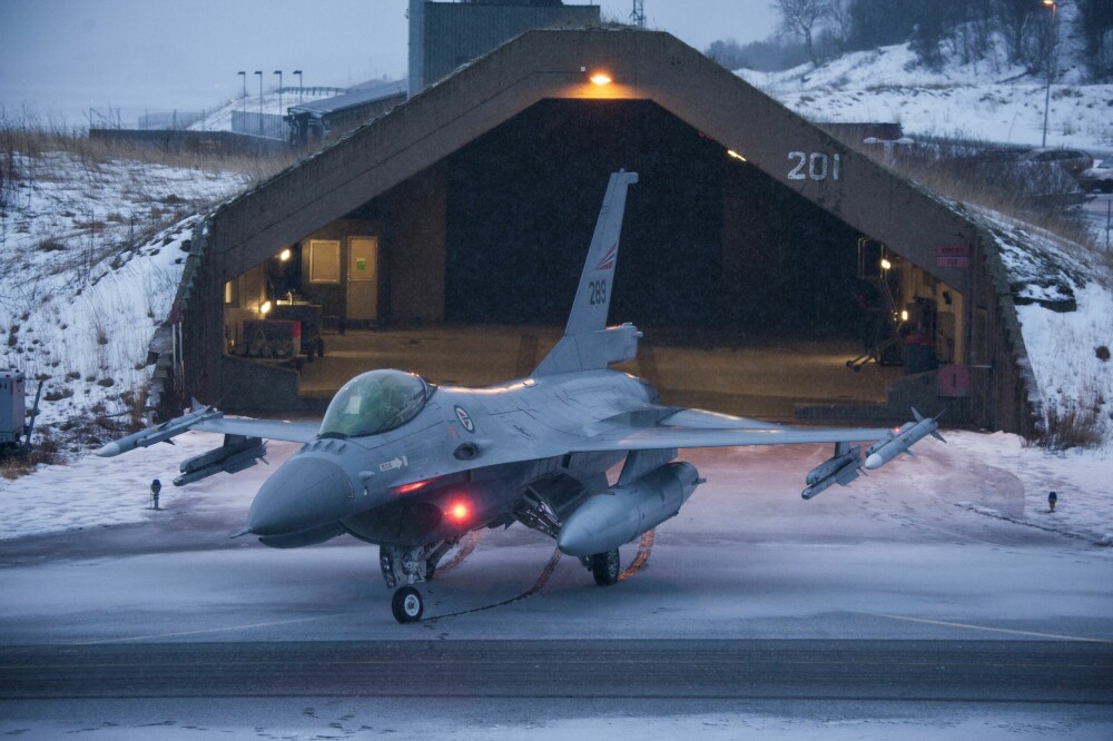 <b>PENT BRUKT:</b> De norske F-16-flyene hadde over 40 års tjeneste bak seg da de ble pensjonert i januar. Nå venter en uvanlig tilværelse som private innleide fiendefly i USA for 12 av dem.