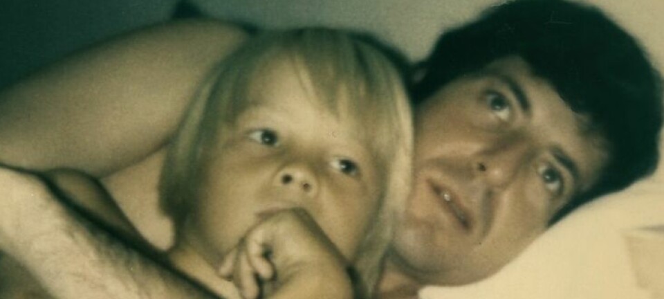 Da faren forlot dem, tok Leonard Cohen til seg norske Axel. Den turbulente oppveksten satte dype spor