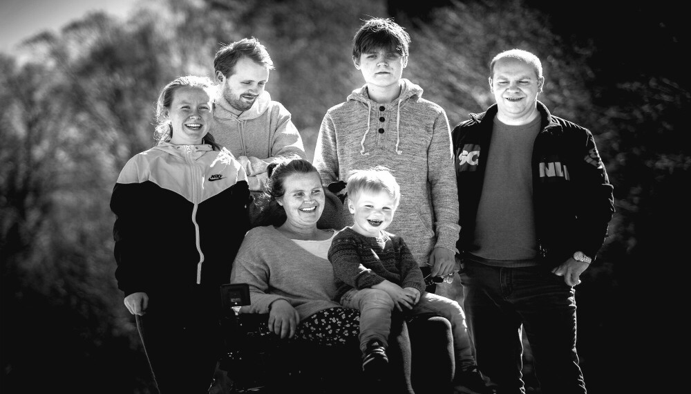FAMILIEN: Vivian, mannen Geir og barna Chris Daniel (24), Marcus (22), Silje Marie (19) og Isak (6) og familien avbildet ved en tidligere anledning.