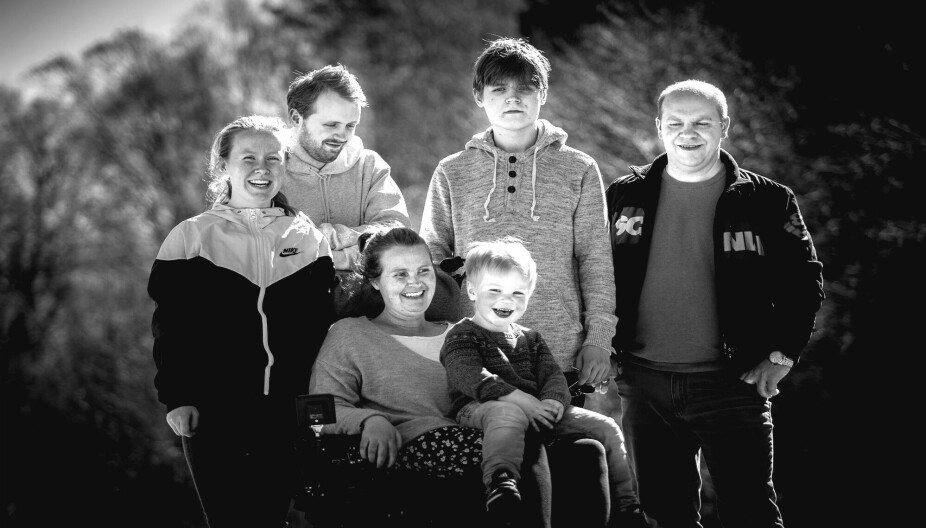 FAMILIEN: Vivian, mannen Geir og barna Chris Daniel (24), Marcus (22), Silje Marie (19) og Isak (6) og familien avbildet ved en tidligere anledning