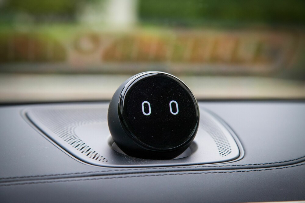 <b>NEI TAKK:</b> Nomi er Nios måte å gi bilens kunstige intelligens et ansikt. Vi synes det blir vel masete. 