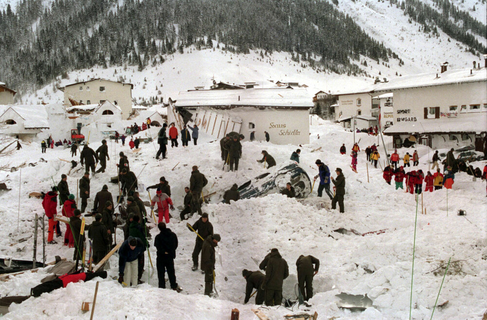 <b>HVITT INFERNO:</b> 31 mennesker mistet livet i det voldsomme snøskredet som rammet den vesle bygda Galtür i Østerrike i 1999.