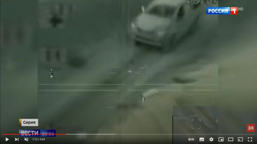 <b>FJERNSTYRT DRAPSMASKIN:</b> Ved hjelp av videokameraet i nesen kan droneoperatøren styre Lantset-3 inn mot målet. Bildet er siste tidels sekund før dronen treffer bilen med opp­rørere i Idlib-provinsen i Syria.