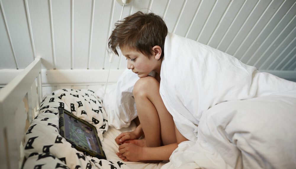 PÅ ROMMET: Foreldrene vil gjerne se på TV alene på kvelden. Er det greit?