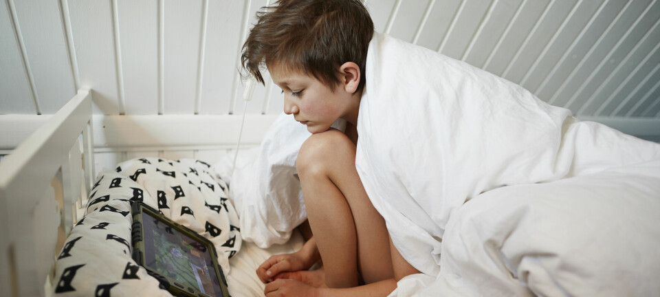 Kan vi be eldstemann være på rommet på kvelden når vi ser på TV?