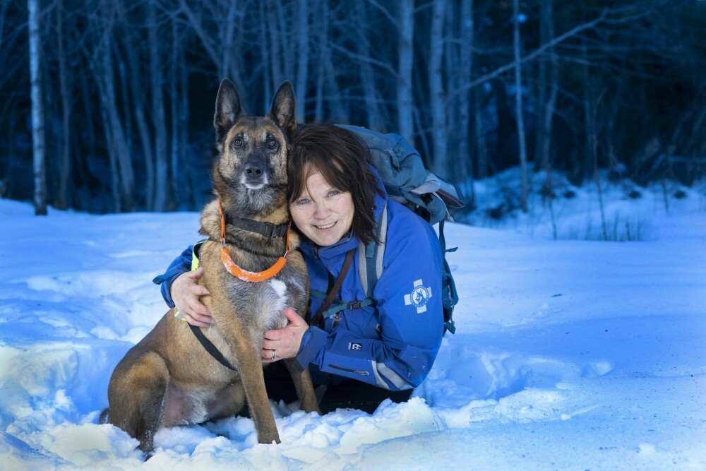 <b>GODT TEAM:</b> Merete G. Hauger og hunden Erox har vært ute på mange redningsaksjoner sammen, og har et tett og godt samarbeid.