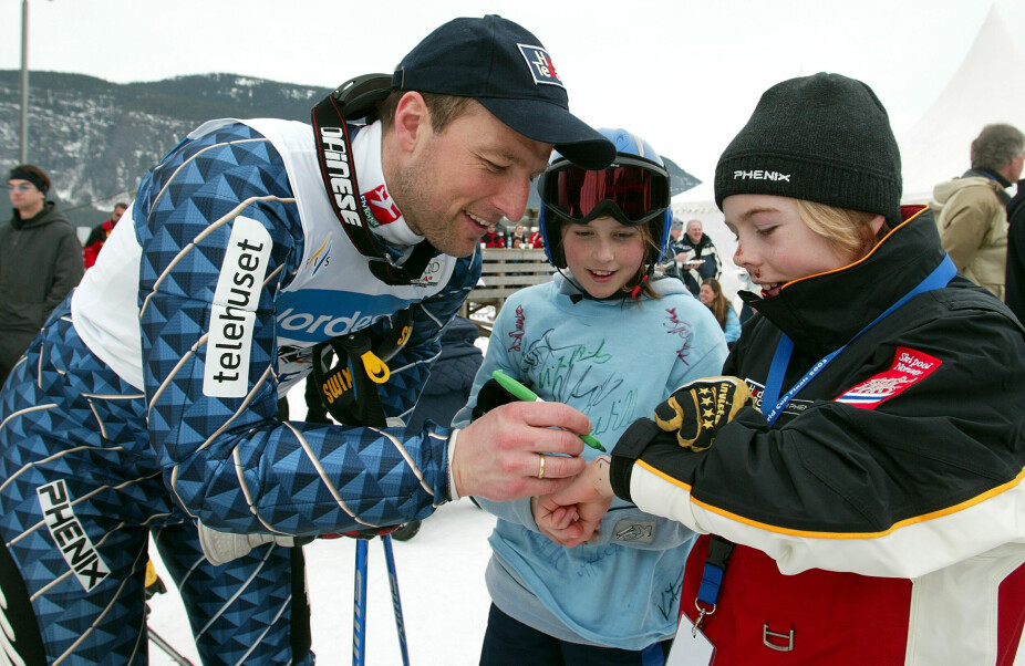 <b>STJERNEMØTE:</b> I 2003 fikk en ni år gammel Aleksander Aamodt Kilde autografen til Tom Stiansen under rennene på Hafjell. Tom ble verdensmester i slalåm i 1997, og har de siste årene vært å se både som programleder for «71 grader nord» og alpinkommentator.