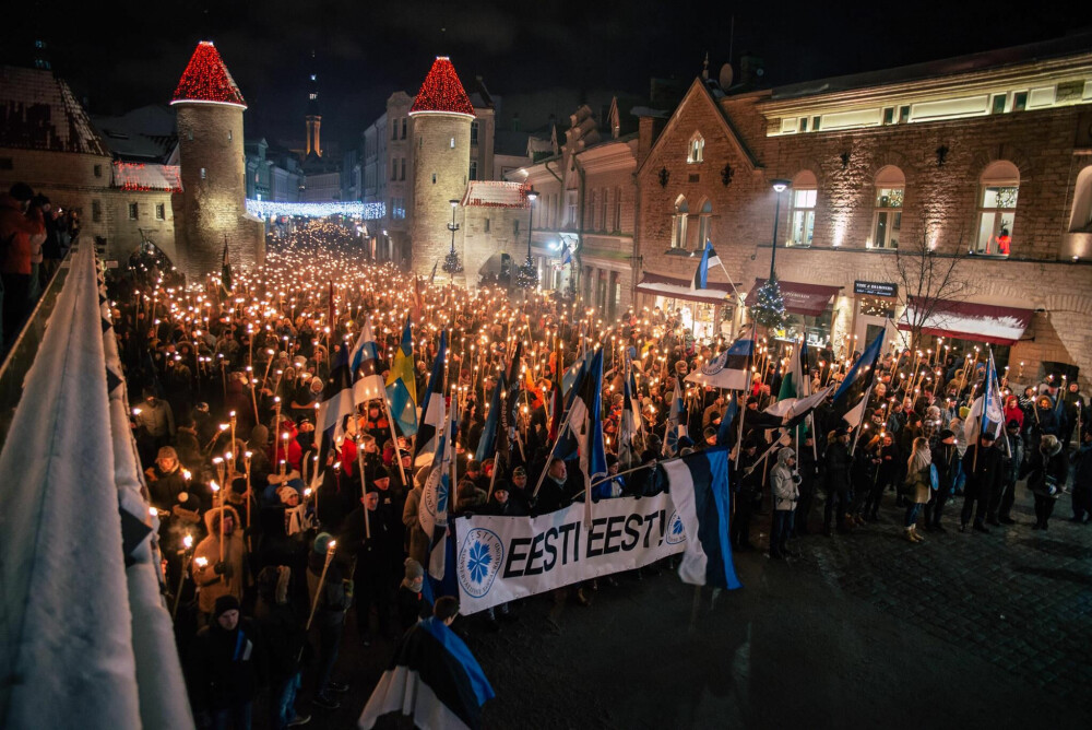 <b>MONUMENT-FANTASTER:</b> Estlands nasjonalister marsjerer og vil gjerne ha baron Ungern-Sternberg på sokkel. Her markerer de Estlands nasjonaldag i 2018.