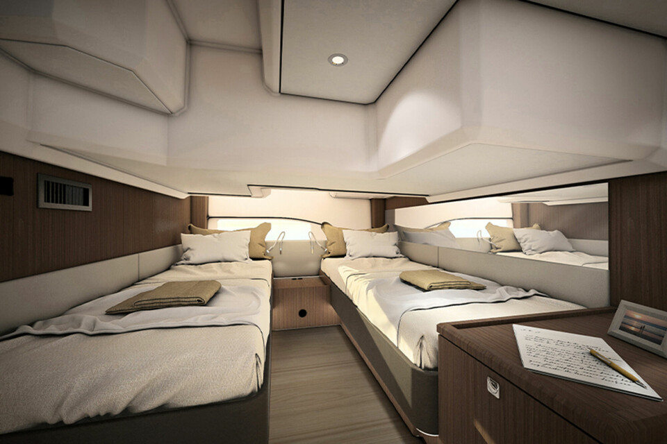 MIDTKABIN: De to hovedkøyene kan være separate eller doble. I tillegg er det en ekstra soveplass fra der illustrasjonen er tatt.