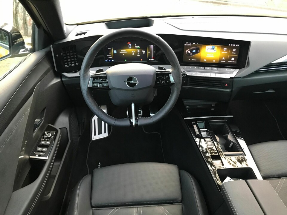 PANEL: Pure Panel kaller Opel den horisontale og heldigital flaten foran rattet som omfatter instrumentene og berøringsskjermen.