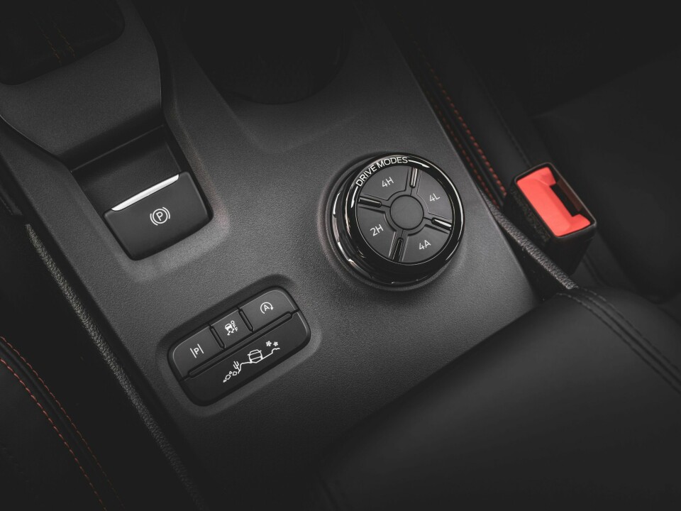 MODUSVELGER: Syv forskjellige kjøremodus, inkludert et eget Baja-modus som F-150 Raptor.