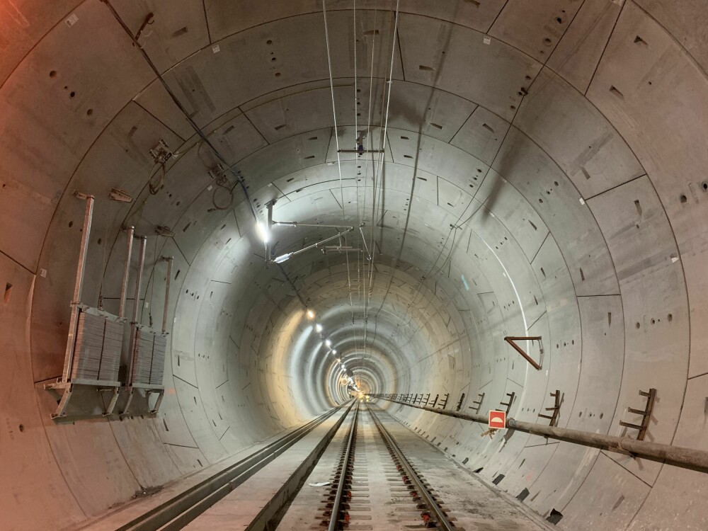 <b>SIKKERHET:</b> Brann- og redningstoget skal bidra til å høyne sikkerheten og bered­skapen i jernbanetunnelene i Oslo og omegn, som den nesten 20 kilo­meter lange Blixtunnelen på Follobanen som åpner senere i år. Blixtunnelen har to tunnelløp, og blir Nordens hittil lengste jernbanetunnel.
