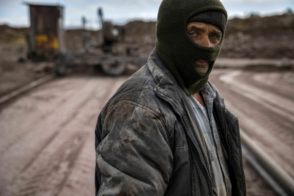 HARDE KARER: Apo har tredd på seg finlandshetta utenpå en annen lue som vern mot kulden. Det får våge seg at han med sitt utseende og fremtoning lett kunne blitt forvekslet med en bankraner.