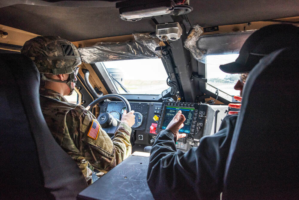 <b>BEDRE BESKYTTELSE:</b> JLTV skal gi soldatene om bord bedre beskyttelse enn det forgjeng­eren Humvee kunne gi. Humvee kommer av HMMWV, High Mobility Multipurpose Wheeled Vehicle. 