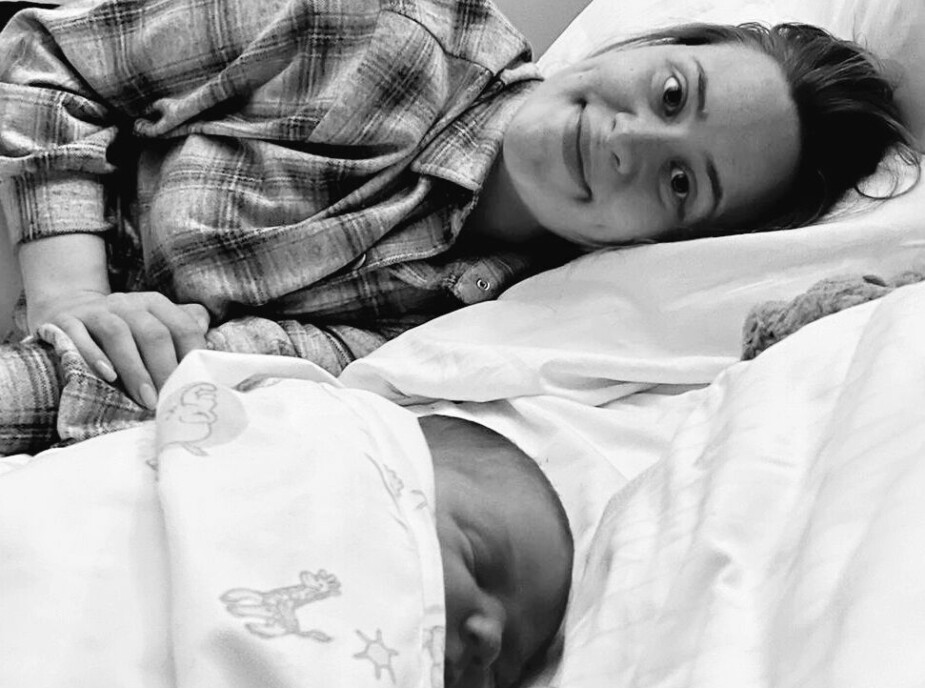 FØRSTEGANGSMOR: Ingrid og datteren avbildet i etterkant av fødselen. Hun fikk oppfølging av både ABC-enheten og fødeavdelingen under sin fødsel på Ullevål sykehus - Oslo universitetssykehus, og er rystet over at ABC går mot nedleggelse.
