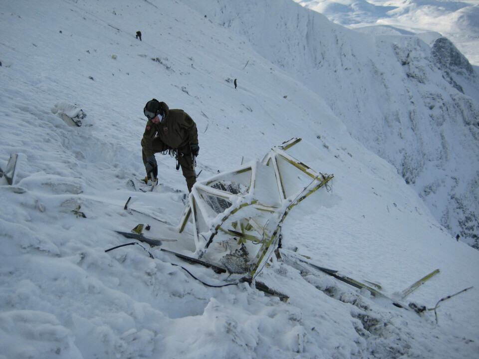HÅPET PÅ OVERLEVENDE: Marinejeger Christian Dramsdahl ledet det innledende søket. Synet av havaristedet levnet ikke håp om overlevende.