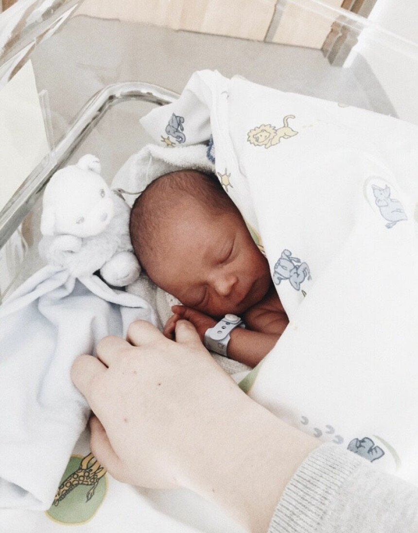 EN LITEN SJARMØR: Fødselen gikk raskt, og etter bare 3,5 timer kom lille Lucas til verden. 