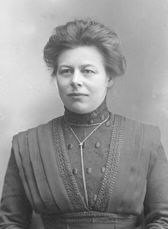 <b>BESTEMOR:</b> Inga Selsjord med edwardiansk høy frisyre. Bildet er antagelig tatt omtrent da hun giftet seg i 1912, 28 år gammel. 