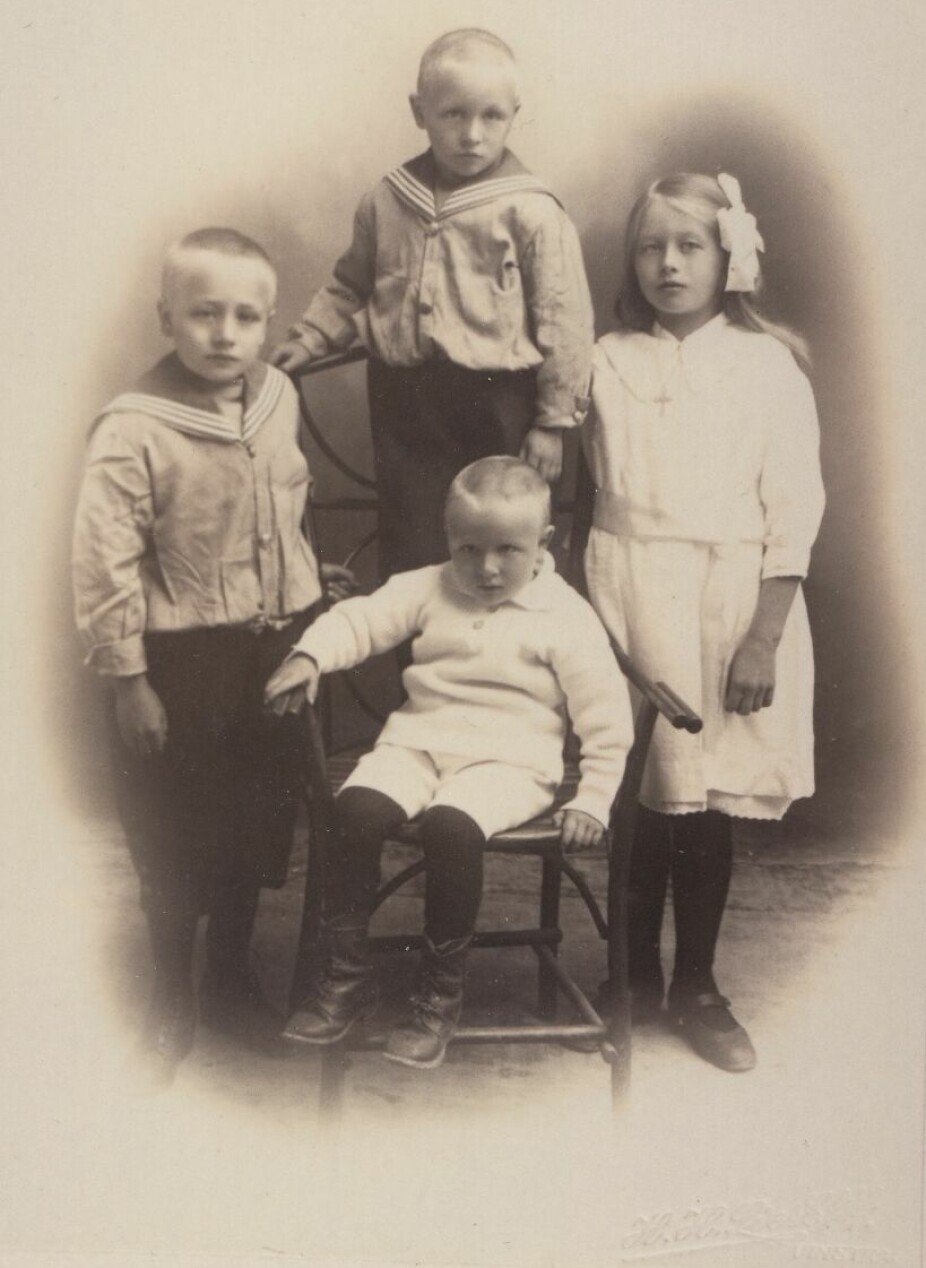 <b>MISTET FAR:</b> Marit, Jacob, Ivar og Fredrik vokste opp uten faren. Han ble syk og døde før minstemann Fredrik ble født. Her avbildet tidlig på 1920-tallet.