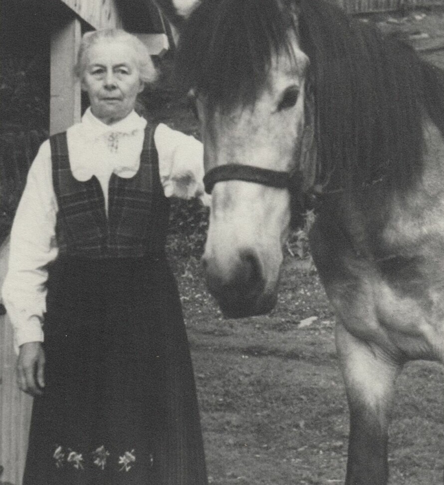 STAUT: Inga opplevde trange tider, men sto ikke med lua i hånda. En gang noen prøvde å lure henne, gikk hun til sak og vant. I bygda ble hun kjent som en bestemt dame.